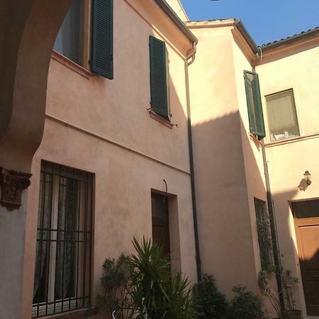 Elena Lägenhet Ferrara Exteriör bild
