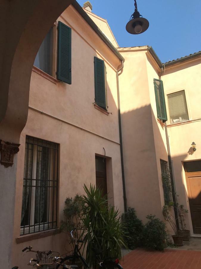Elena Lägenhet Ferrara Exteriör bild